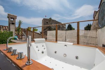 La Bomboniere & 3*